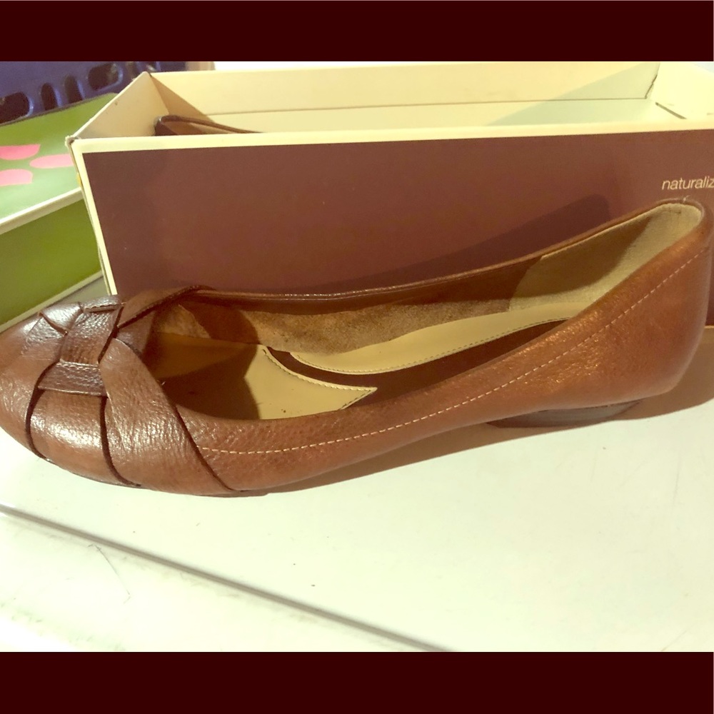 Brown naturalizer flats